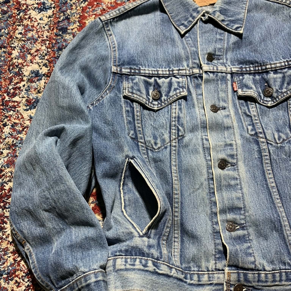 Vintage 80s Levi's Light Blue Denim Jacket - Picture 7 of 9